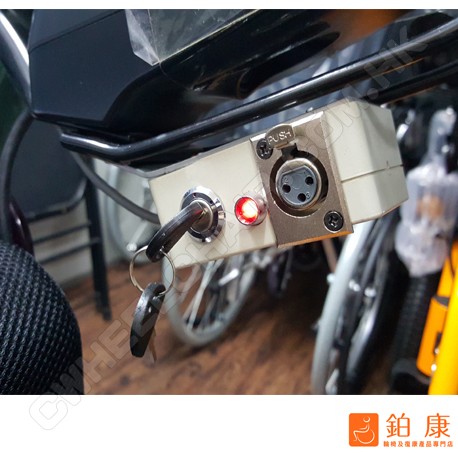 電動輪椅鎖車系統